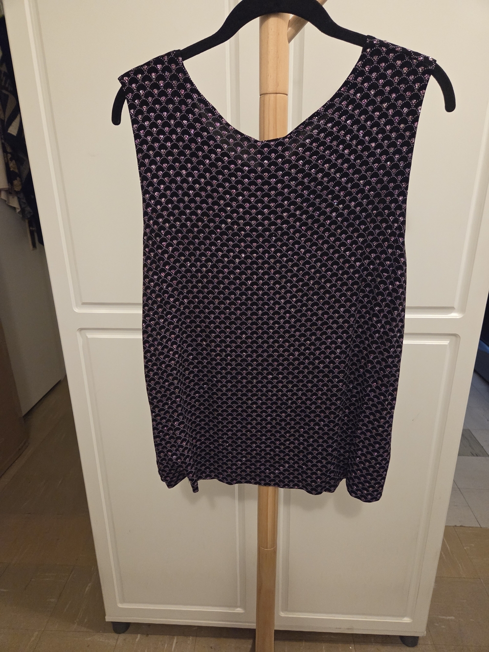 Sleeveless Women's Camisole in Black and Pink Geometric Print